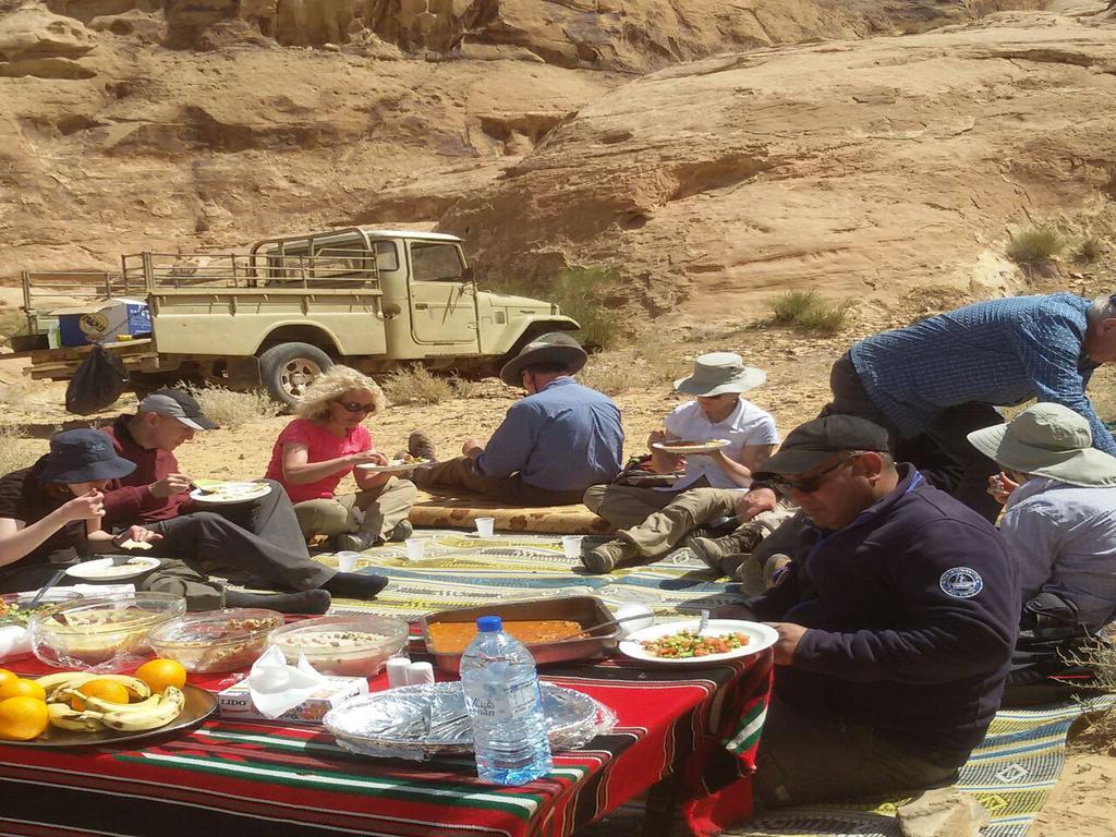 Wadi Rum Quiet Village Camp Exteriör bild